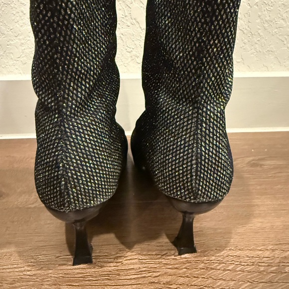 Stylish Black Women's Boots - Picture 4 of 9